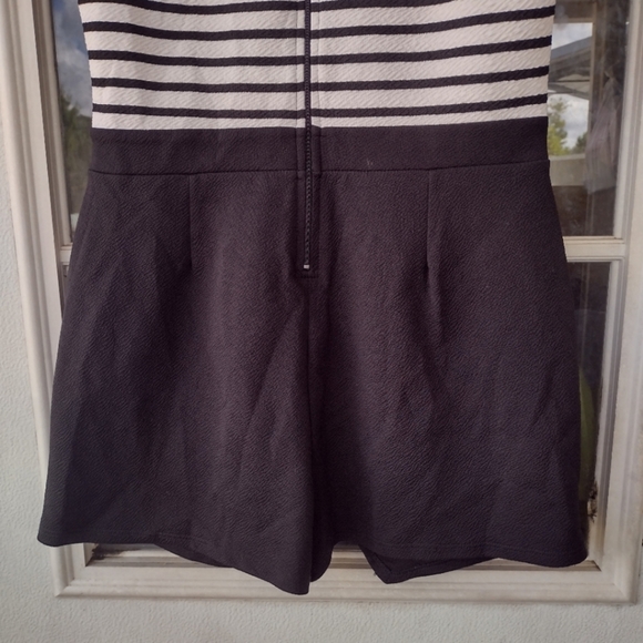 Soprano, Envelope Hem Black & White Romper size XL, NWT - Picture 3 of 5